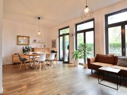 EINZIEHEN & SICH WOHLFÜHLEN - HOCHWERTIGE KÜCHE & TOP SANIERTE BÄDER - TERRASSE & PKW-STELLPLATZ