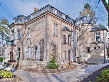 VILLA SCHWANENHOF - EINZIGARTIGES, NEOBAROCKES ANWESEN - PARKÄHNLICHER GARTEN MIT SALZWASSER-POOL